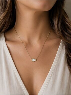 Kendra Scott Elisa Silver Pendant Necklace Ivory Mother of Pearl Iridescent